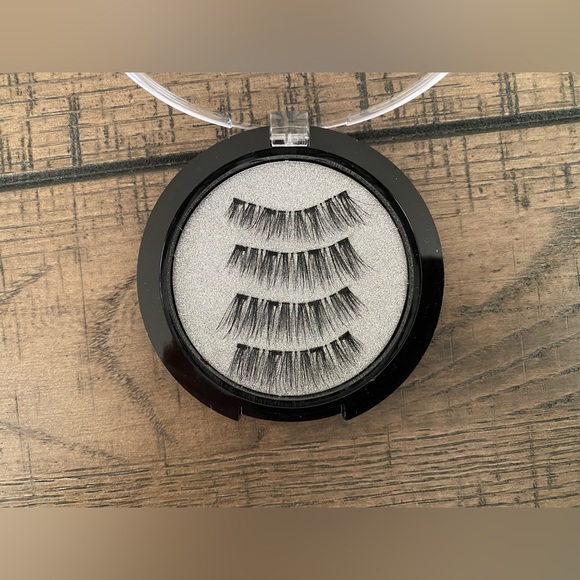 Magnetic Lashes | One Size - Picture 3 of 8